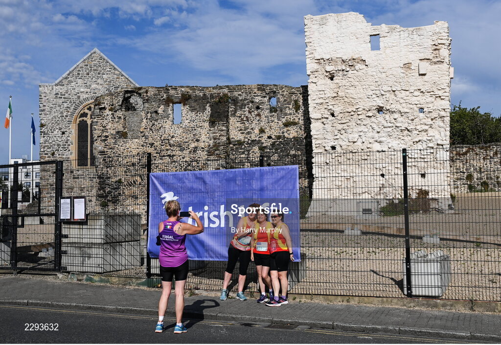 17 July 2022; Participants take photos before the Irish Life Dublin Race Series Fingal 10K in Swords, Dublin. Photo by Harry Murphy/Sportsfile