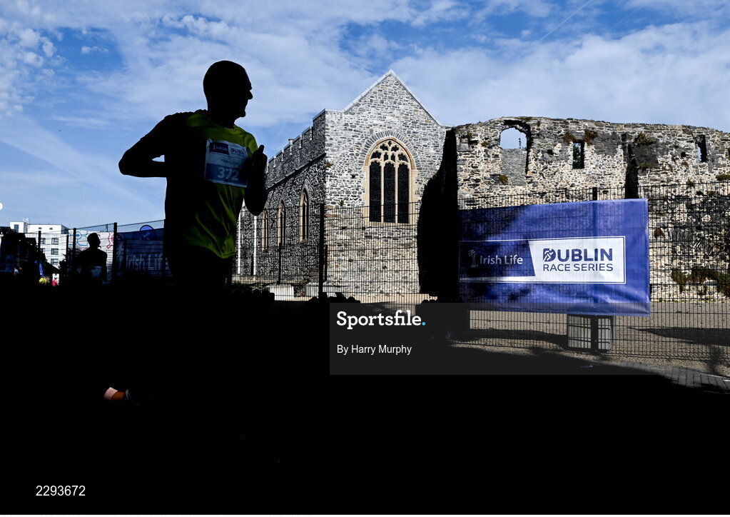 17 July 2022; Participants warm up before the Irish Life Dublin Race Series Fingal 10K in Swords, Dublin. Photo by Harry Murphy/Sportsfile