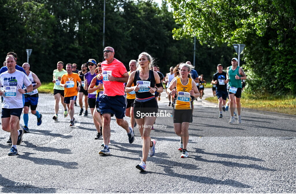 17 July 2022; Claire Whelan, centre, during the Irish Life Dublin Race Series Fingal 10K in Swords, Dublin. Photo by Harry Murphy/Sportsfile