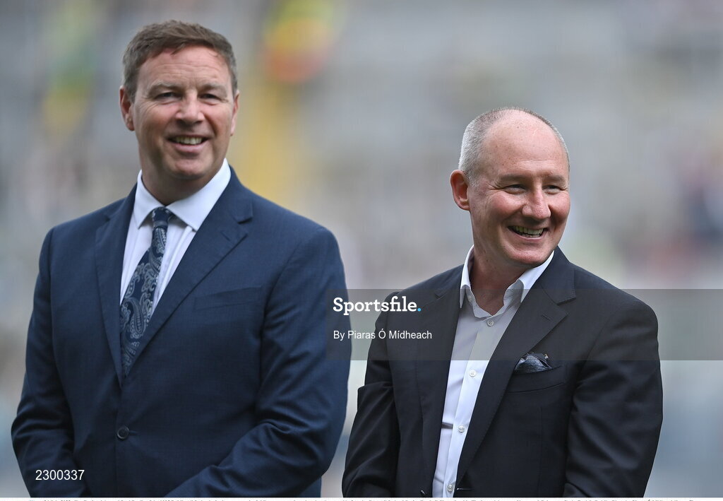 24 July 2022; Jim Gavin, right, and Paul Bealin of the 1995 Dublin All-Ireland winning team as the Jubilee teams are introduced to the crowd before the GAA All-Ireland Senior Football Championship Final match between Kerry and Galway at Croke Park in Dublin. Photo by Piaras Ó Mídheach/Sportsfile