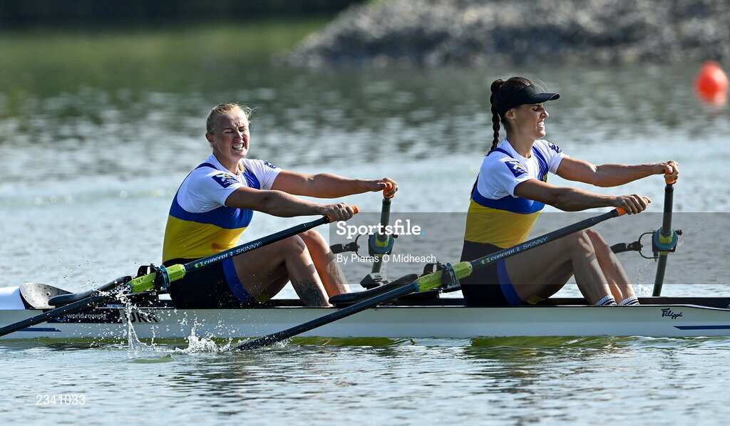 25 September 2022; Anastasiia Kozhenkova, left, and Diana Serebrianska of Ukraine on their way to winning the Women's Double Sculls Final B, in a time of 06:57.46, during day 8 of the World Rowing Championships 2022 at Racice in Czech Republic. Photo by Piaras Ó Mídheach/Sportsfile