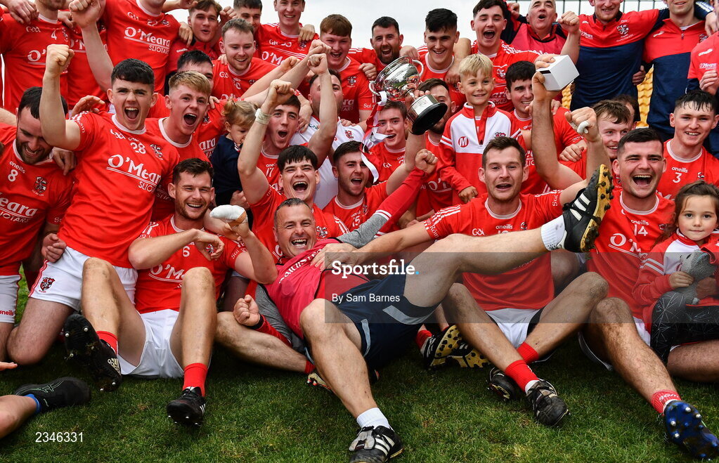 2 October 2022; Shinrone manager Trevor Fletcher celebrates with his players after their side's victory in the Offaly County Senior Hurling Championship Final match between Kilcormac-Killoughey and Shinrone at O'Connor Park in Tullamore, Offaly. Photo by Sam Barnes/Sportsfile