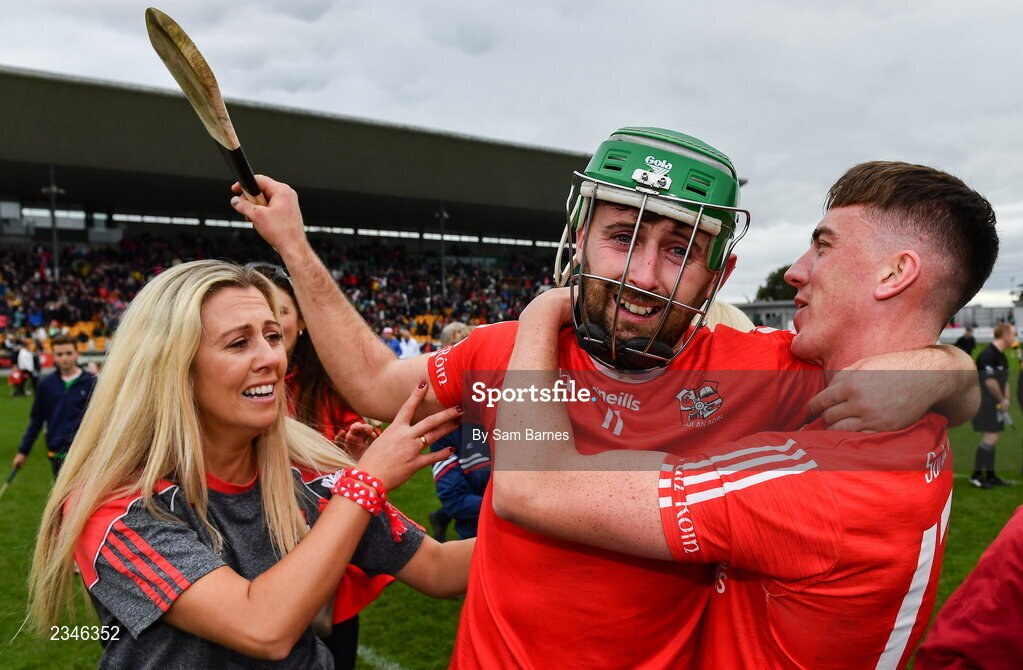 2 October 2022; Donal Morkan of Shinrone, centre, celebrates with his sister Debbie Morkan, and team-mate Joe Cleary after his side's victory in the Offaly County Senior Hurling Championship Final match between Kilcormac-Killoughey and Shinrone at O'Connor Park in Tullamore, Offaly. Photo by Sam Barnes/Sportsfile