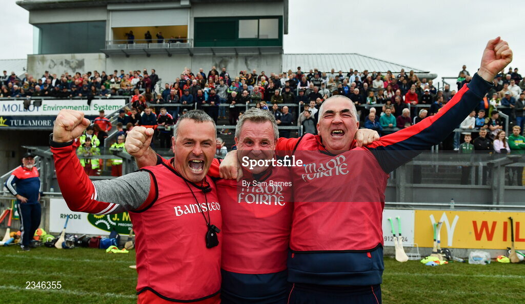 2 October 2022; Shinrone manager Trevor Fletcher, right, celebrates with Shinrone Maor Foirne Eoin Maher, centre, and Eamonn Hoctor after their side's victory in the Offaly County Senior Hurling Championship Final match between Kilcormac-Killoughey and Shinrone at O'Connor Park in Tullamore, Offaly. Photo by Sam Barnes/Sportsfile