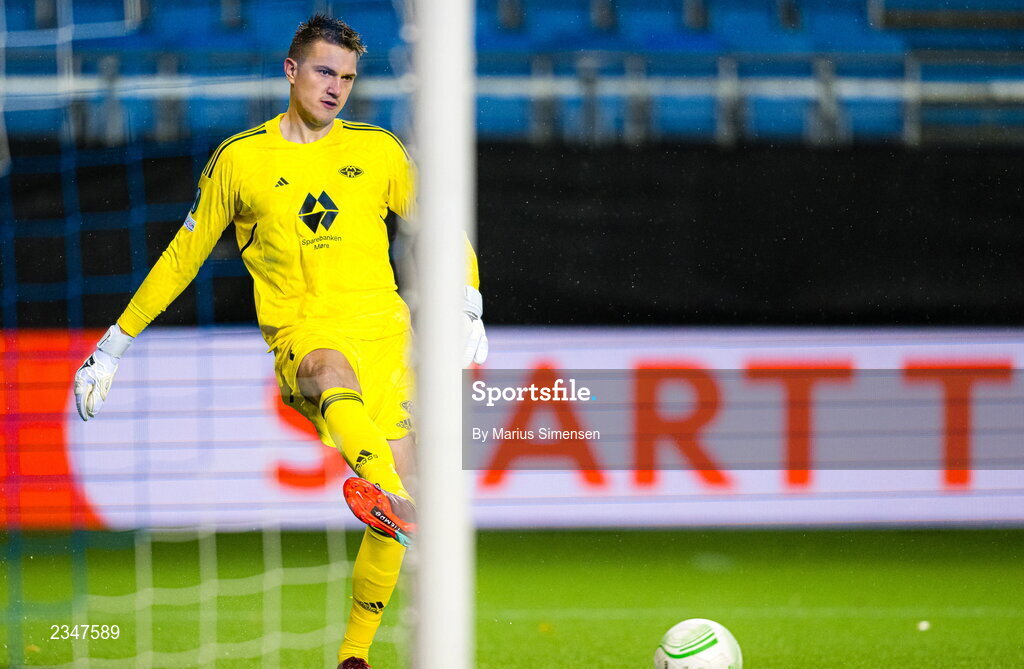 6 October 2022; Molde goalkeeper Jacob Karlstrøm during the UEFA Europa Conference League group F match between Molde and Shamrock Rovers at Aker Stadion in Molde, Norway. Photo by Marius Simensen/Sportsfile