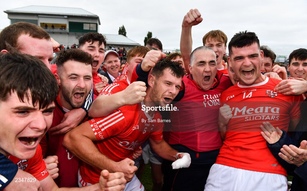 2 October 2022; Shinrone players celebrate after their side's victory in the Offaly County Senior Hurling Championship Final match between Kilcormac-Killoughey and Shinrone at O'Connor Park in Tullamore, Offaly. Photo by Sam Barnes/Sportsfile