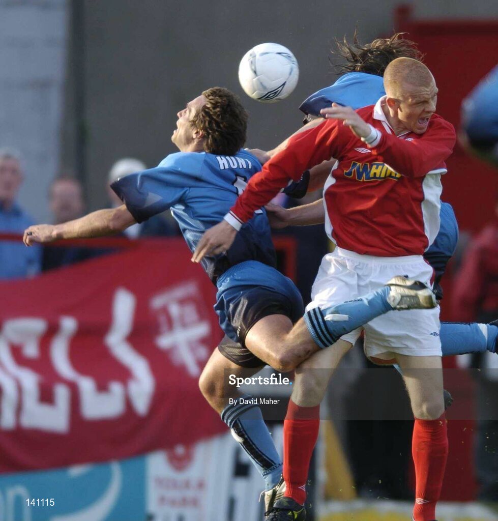 28 May 2004; Glen Fitzpatrick, Shelbourne, in action against Kevin Hunt, left, and Simon Webb, Bohemians. eircom league, Premier Division, Shelbourne v Bohemians, Tolka Park, Dublin. Picture credit; David Maher / SPORTSFILE