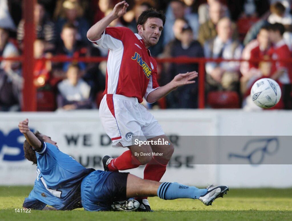 28 May 2004; Stuart Byrne, Shelbourne, in action against Kevin Hunt, Bohemians. eircom league, Premier Division, Shelbourne v Bohemians, Tolka Park, Dublin. Picture credit; David Maher / SPORTSFILE