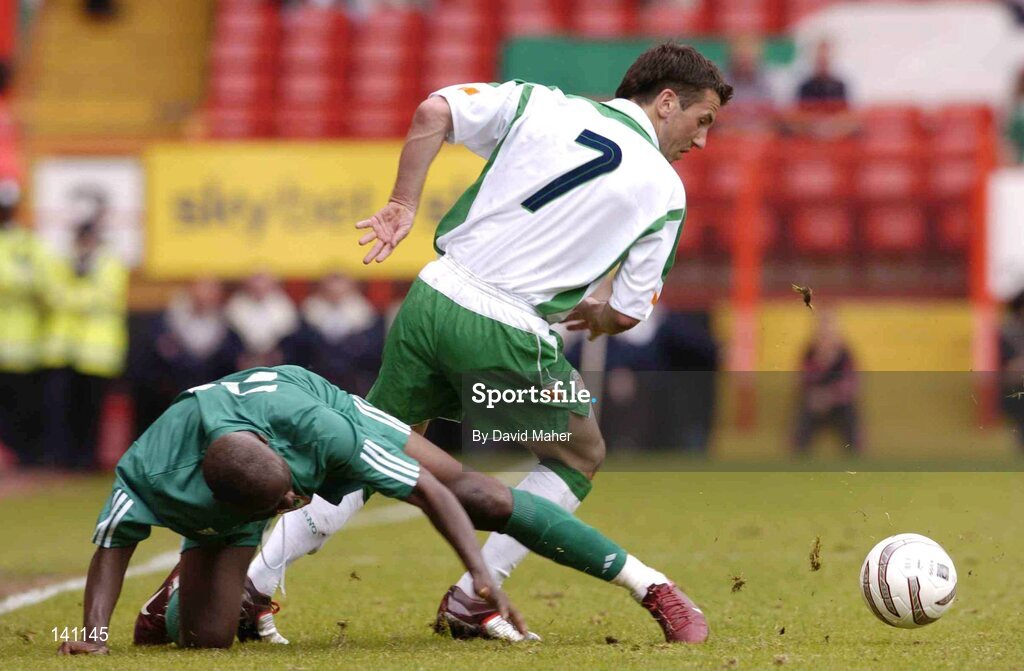 29 May 2004; Liam Miller, Republic of Ireland, in action against Ifeanyi Ekwueme, Nigeria. Unity Cup, Republic of Ireland v Nigeria, The Valley, London. Picture credit; David Maher / SPORTSFILE