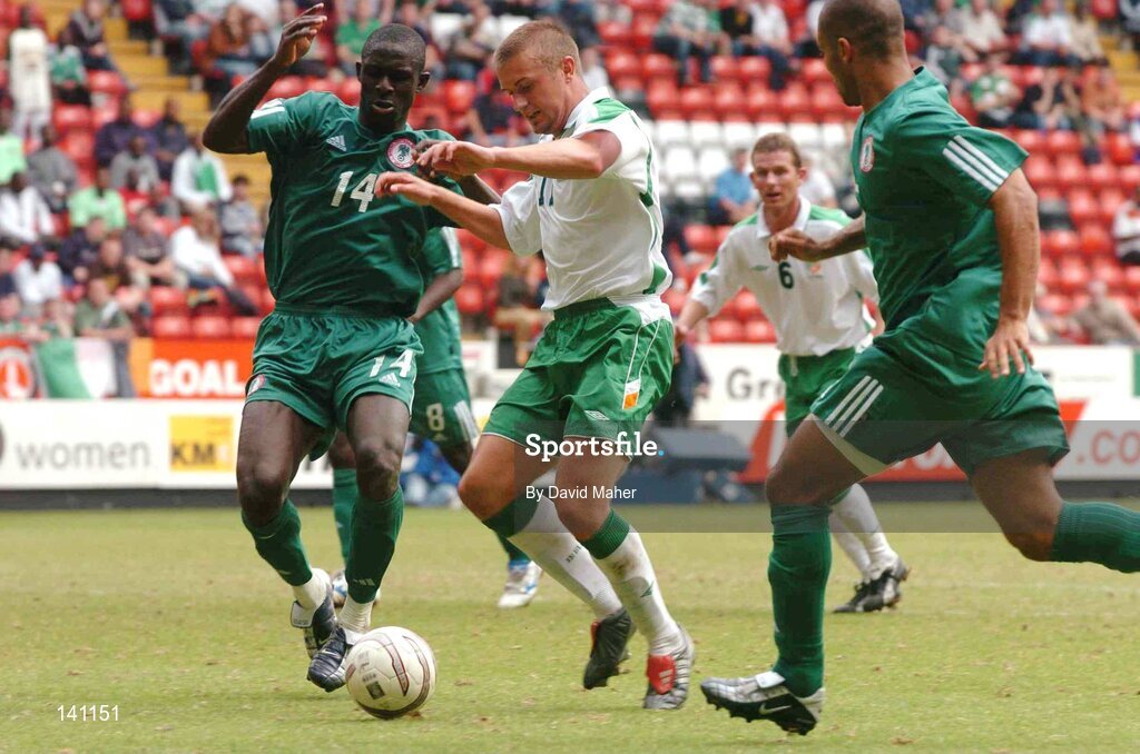 29 May 2004; Stephen McPhail, Republic of Ireland, in action against Seyi Olofinjana and George Abbey, Nigeria. Unity Cup, Republic of Ireland v Nigeria, The Valley, London. Picture credit; David Maher / SPORTSFILE