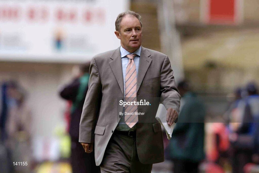 29 May 2004; Brian Kerr, Republic of Ireland manager, walks off the pitch at the end of the game after defeat to Nigeria. Unity Cup, Republic of Ireland v Nigeria, The Valley, London. Picture credit; David Maher / SPORTSFILE