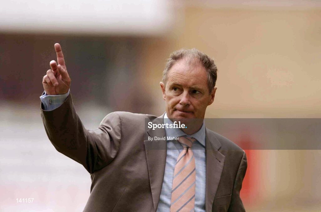 29 May 2004; Brian Kerr, Republic of Ireland manager, acknowledges the crowd at the end of the game after defeat to Nigeria. Unity Cup, Republic of Ireland v Nigeria, The Valley, London. Picture credit; David Maher / SPORTSFILE