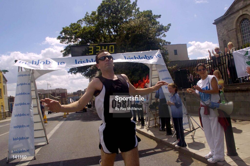 29 May 2004; Neil Cusack, Limerick, wins the 10k Calcutta Run, a race in aid of GOAL and the Arrupe Society for homeless children in Calcutta and Dublin. Law Society of Ireland, Blackhall Place, Dublin. Picture credit; Ray McManus / SPORTSFILE