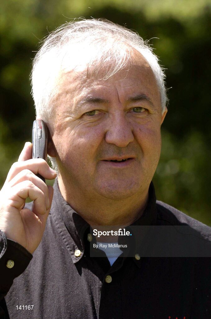 29 May 2004; Irish Runner Magazine editor Frank Greally. Phoenix Park, Dublin. Picture credit; Ray McManus / SPORTSFILE