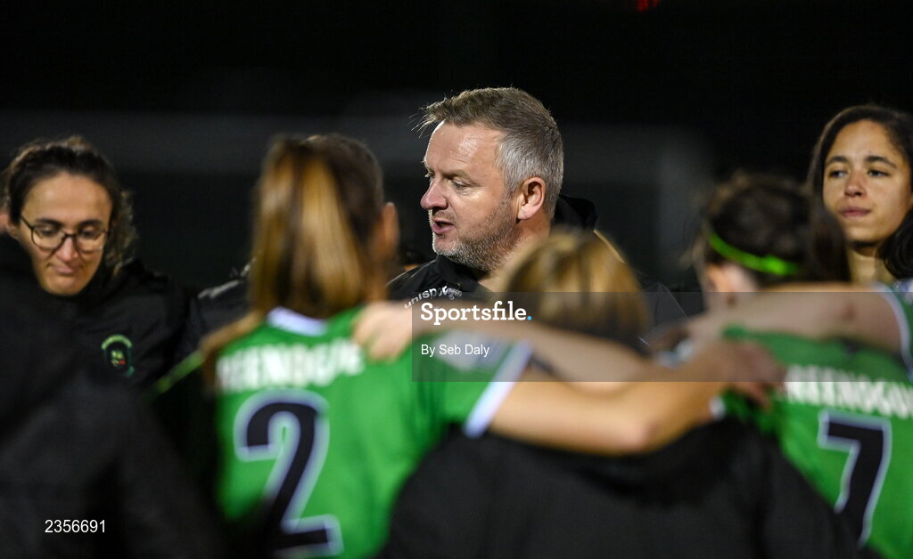 22 October 2022; Peamount United manager James O'Callaghan with his players after the SSE Airtricity Women's National League match between Peamount United and Wexford Youths at PRL Park in Greenogue, Dublin. Photo by Seb Daly/Sportsfile