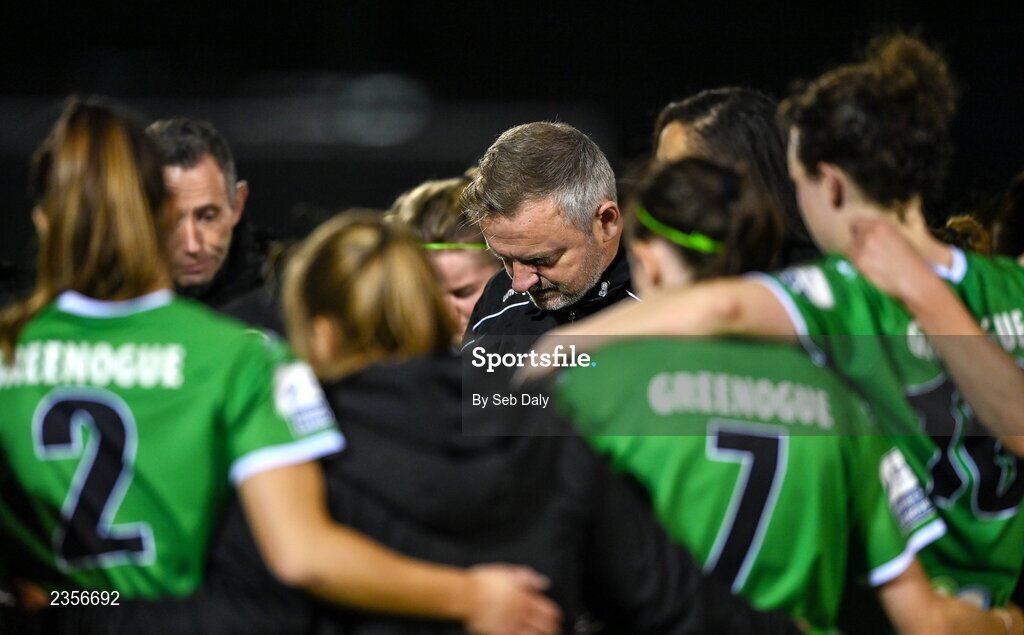 22 October 2022; Peamount United manager James O'Callaghan with his players after the SSE Airtricity Women's National League match between Peamount United and Wexford Youths at PRL Park in Greenogue, Dublin. Photo by Seb Daly/Sportsfile