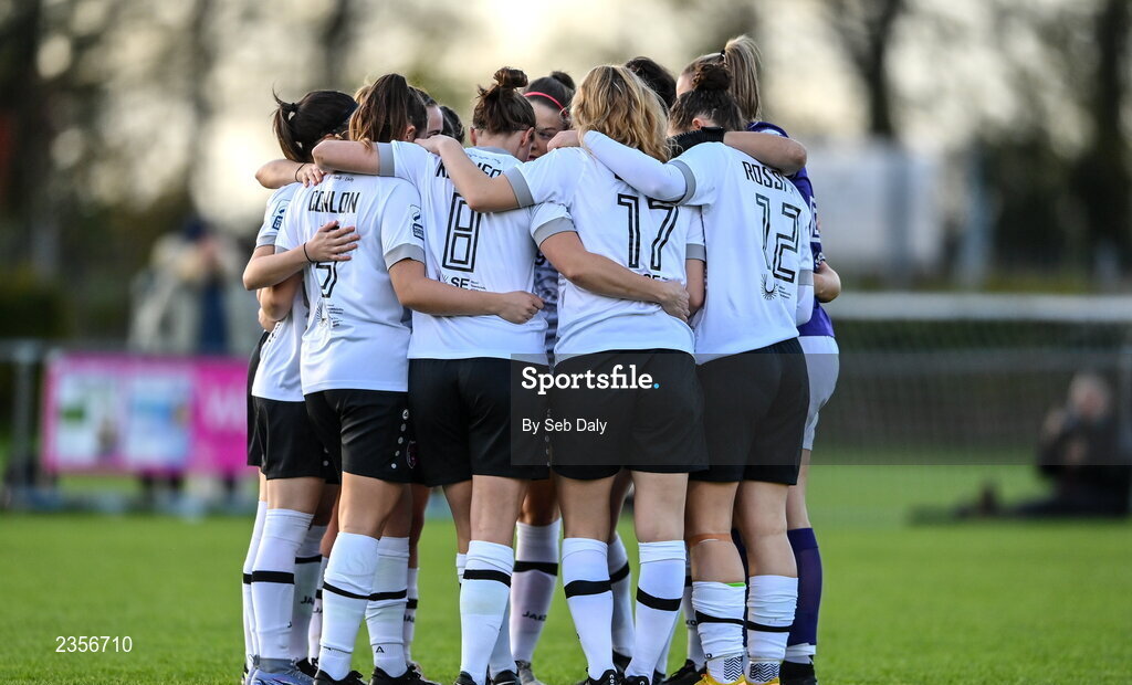 22 October 2022; Wexford Youths players before the SSE Airtricity Women's National League match between Peamount United and Wexford Youths at PRL Park in Greenogue, Dublin. Photo by Seb Daly/Sportsfile