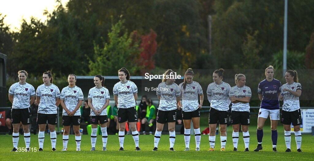 22 October 2022; Wexford Youths players before the SSE Airtricity Women's National League match between Peamount United and Wexford Youths at PRL Park in Greenogue, Dublin. Photo by Seb Daly/Sportsfile