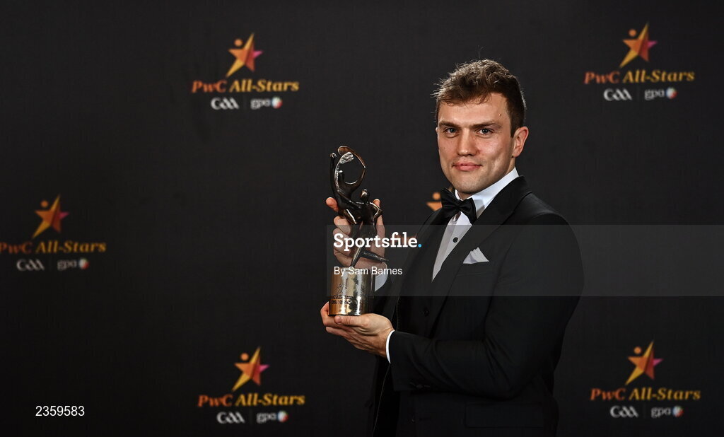 28 October 2022; Shane O’Donnell of Clare with his PwC All Star award at the PwC All-Stars Awards 2022 at the Convention Centre in Dublin. Photo by Sam Barnes/Sportsfile