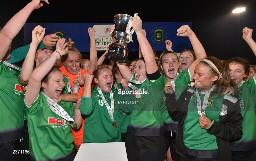 4 November 2022; Peamount United captain Sarah Power lifts the cup after the EA SPORTS Women's National Under-19 League Cup Final match between Peamount United and Shamrock Rovers at Athlone Town Stadium in Athlone, Westmeath. Photo by Ray Ryan/Sportsfile