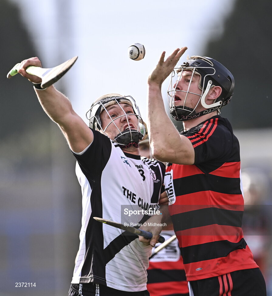6 November 2022; Philip Mahony of Ballygunner passes under pressure from Seán McAdams of Kilruane MacDonagh's during the AIB Munster GAA Hurling Senior Club Championship quarter-final match between Ballygunner and Kilruane MacDonagh's at Walsh Park in Waterford. Photo by Piaras Ó Mídheach/Sportsfile