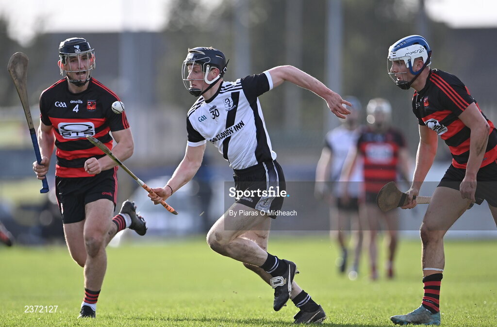 6 November 2022; Jerome Cahill of Kilruane MacDonagh's in action against Tadhg Foey, left, and Paddy Leavey of Ballygunner during the AIB Munster GAA Hurling Senior Club Championship quarter-final match between Ballygunner and Kilruane MacDonagh's at Walsh Park in Waterford. Photo by Piaras Ó Mídheach/Sportsfile