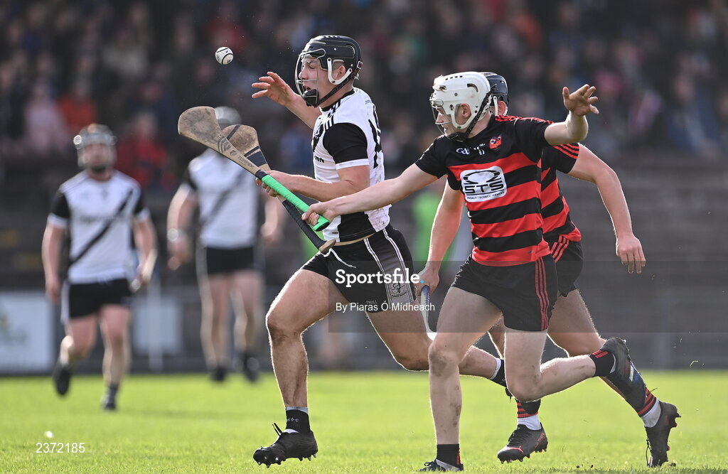 6 November 2022; Kian O'Kelly of Kilruane MacDonagh's in action against Mikey Mahony and Tadhg Foley, behind, of Ballygunner during the AIB Munster GAA Hurling Senior Club Championship quarter-final match between Ballygunner and Kilruane MacDonagh's at Walsh Park in Waterford. Photo by Piaras Ó Mídheach/Sportsfile