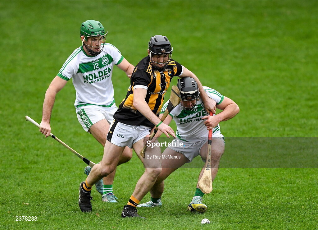 13 November 2022; Ronan Corcoran of Shamrocks Ballyhale, supported by Eoin Cody, left, is tackled by Aongus Clarke of Castletown Geoghegan during the AIB Leinster GAA Hurling Senior Club Championship Quarter-Final match between Shamrocks Ballyhale and Castletown Geoghegan at UPMC Nowlan Park in Kilkenny. Photo by Ray McManus/Sportsfile