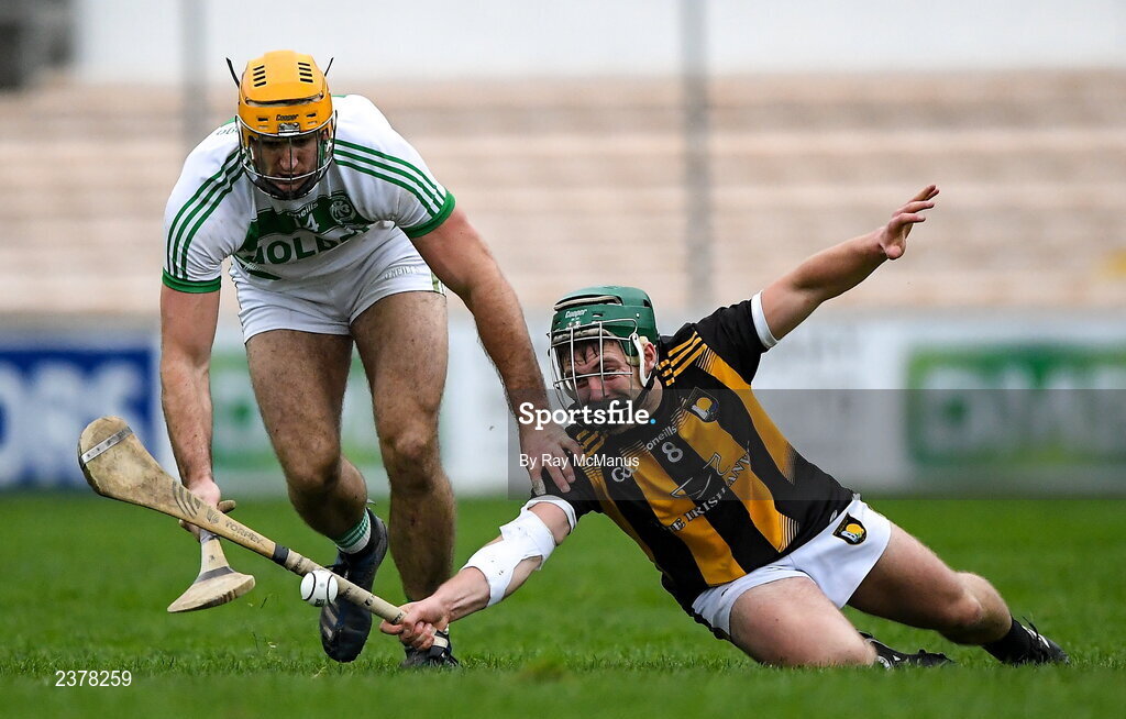 13 November 2022; Colin Fennelly of Shamrocks Ballyhale is tackled by Plunkett Maxwell of Castletown Geoghegan during the AIB Leinster GAA Hurling Senior Club Championship Quarter-Final match between Shamrocks Ballyhale and Castletown Geoghegan at UPMC Nowlan Park in Kilkenny. Photo by Ray McManus/Sportsfile