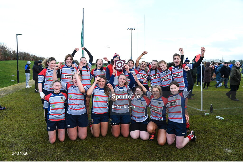 7 January 2022; The Mullingar captain Moya Murtagh lifts the shield as her team-mates celebrate after the Bank of Ireland Leinster Rugby Girls U16 Plate match between Wexford Wanderers of Wexford and Mullingar Blue of Longford at the Pitch 2 in SETU Carlow, Carlow. Photo by Matt Browne/Sportsfile