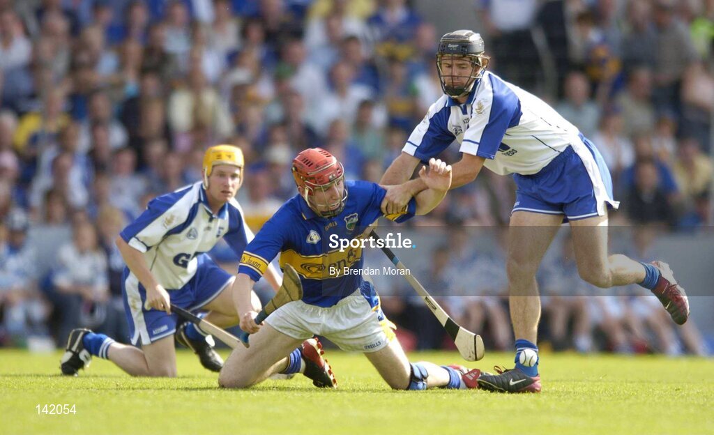 6 June 2004; John Devane, Tipperary, in action against Eoin Murphy, left, and James Murray, Waterford. Guinness Munster Senior Hurling Championship semi-final, Tipperary v Waterford, Pairc Ui Chaoimh, Cork. Picture credit; Brendan Moran / SPORTSFILE