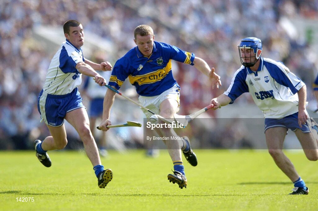 6 June 2004; Conor Gleeson, Tipperary, in action against Brian Phelan, left, and Michael Walsh, Waterford. Guinness Munster Senior Hurling Championship semi-final, Tipperary v Waterford, Pairc Ui Chaoimh, Cork. Picture credit; Brendan Moran / SPORTSFILE
