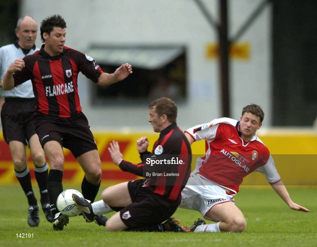 8 June 2004; Jimmi Lee Jones, St. Patrick's Athletic, in action against Vinny Perth and Dean Fitzgerald, left, Longford Town. eircom League, Premier Division, Richmond Park, Dublin. Picture credit; Brian Lawless / SPORTSFILE