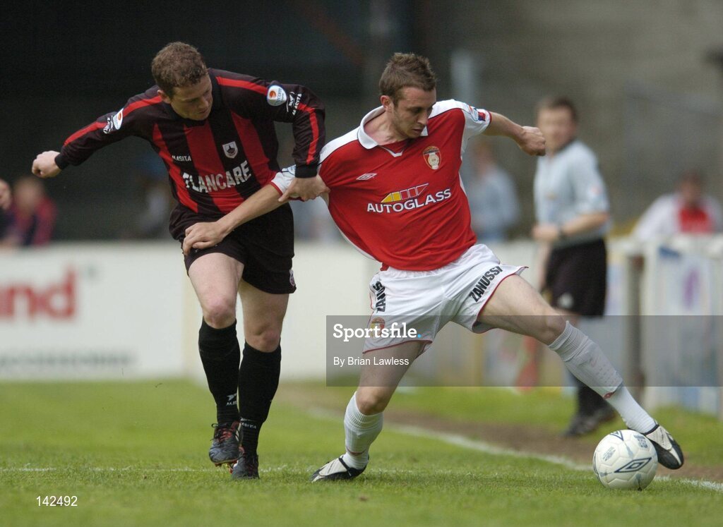 8 June 2004; Aidan O'Keeffe, St. Patrick's Athletic, in action against Vinny Perth, Longford Town. eircom League, Premier Division, St. Patrick's Athletic v Longford, Richmond Park, Dublin. Picture credit; Brian Lawless / SPORTSFILE