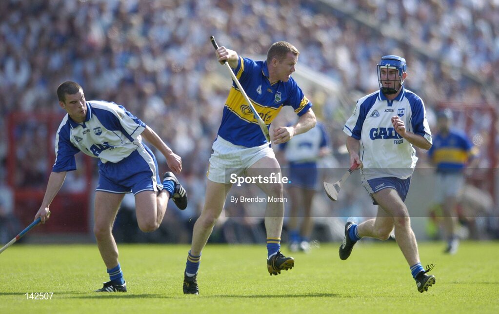 6 June 2004; Conor Gleeson, Tipperary, in action against Brian Phelan, left, and Michael Walsh, Waterford. Guinness Munster Senior Hurling Championship semi-final, Tipperary v Waterford, Pairc Ui Chaoimh, Cork. Picture credit; Brendan Moran / SPORTSFILE