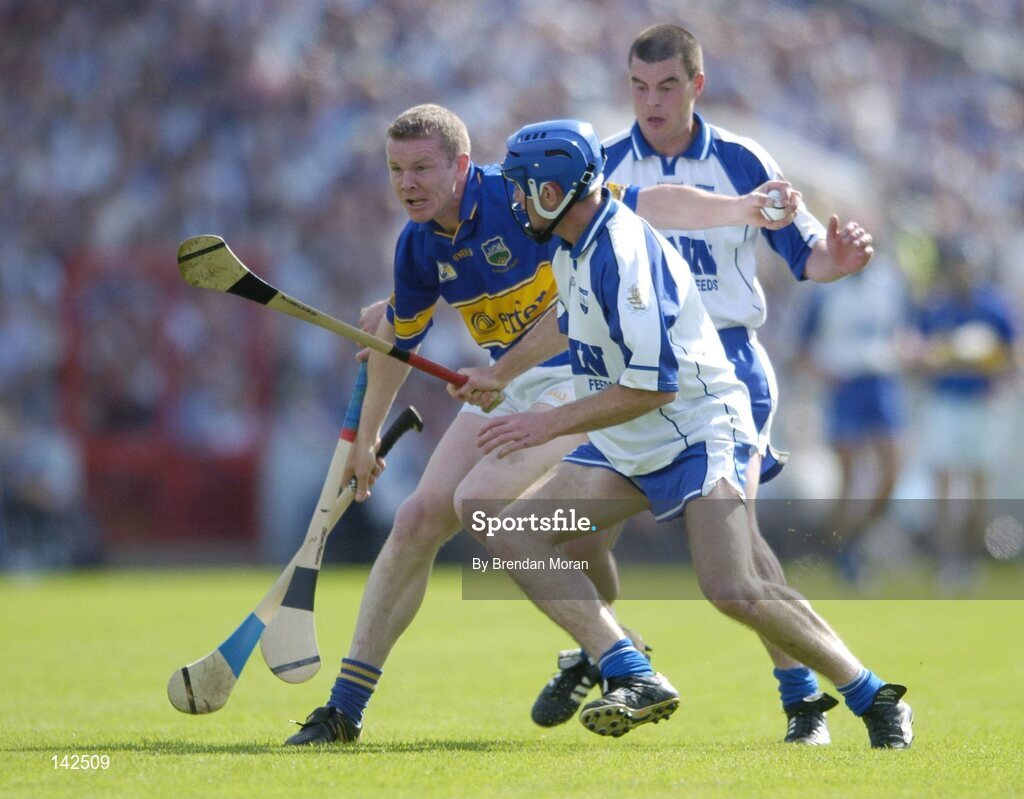 6 June 2004; Conor Gleeson, Tipperary, in action against Brian Phelan and Michael Walsh, Waterford. Guinness Munster Senior Hurling Championship semi-final, Tipperary v Waterford, Pairc Ui Chaoimh, Cork. Picture credit; Brendan Moran / SPORTSFILE