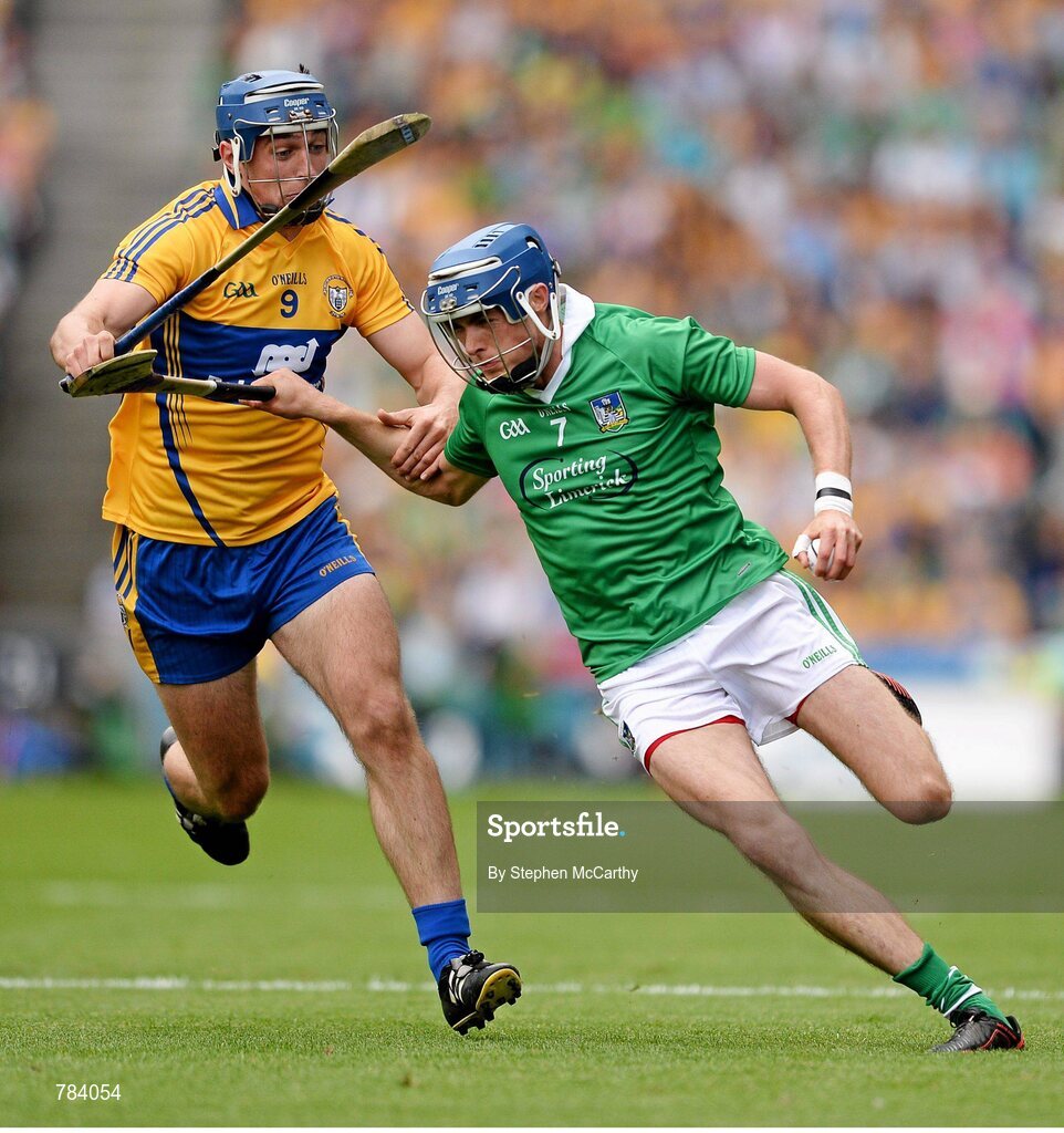 18 August 2013; Gavin O'Mahony, Limerick, in action against Conor Ryan, Clare. GAA Hurling All-Ireland Senior Championship, Semi-Final, Limerick v Clare, Croke Park, Dublin. Picture credit: Stephen McCarthy / SPORTSFILE
