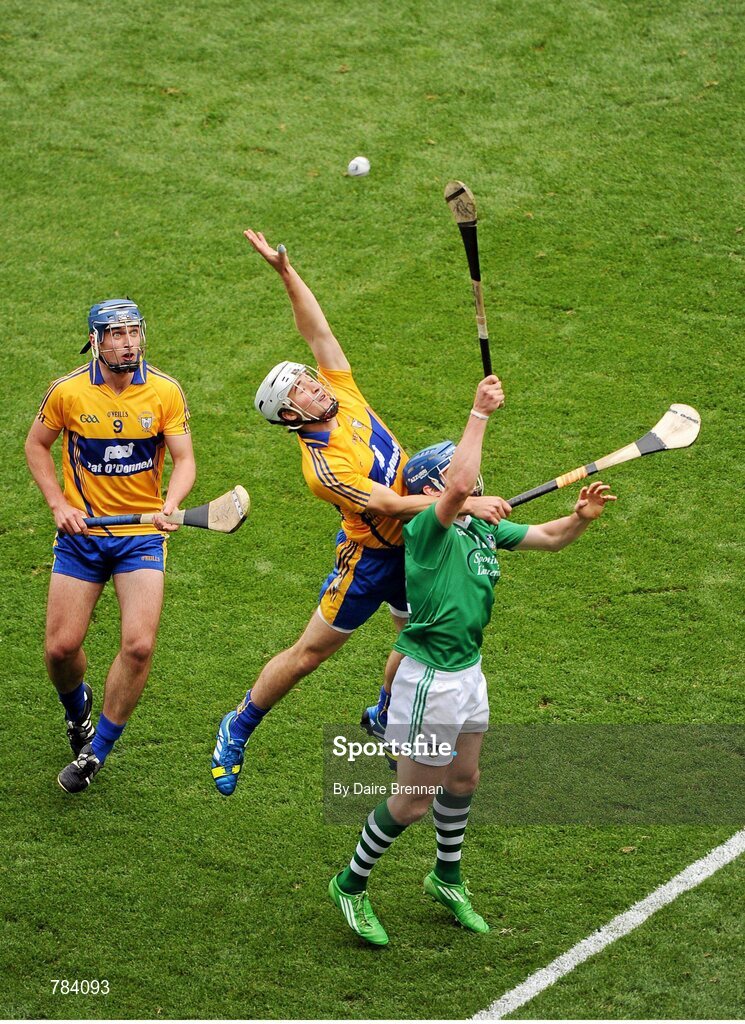 18 August 2013; Patrick O'Connor, Clare, in action against Seamus Hickey, Limerick. GAA Hurling All-Ireland Senior Championship, Semi-Final, Limerick v Clare, Croke Park, Dublin. Picture credit: Dáire Brennan / SPORTSFILE