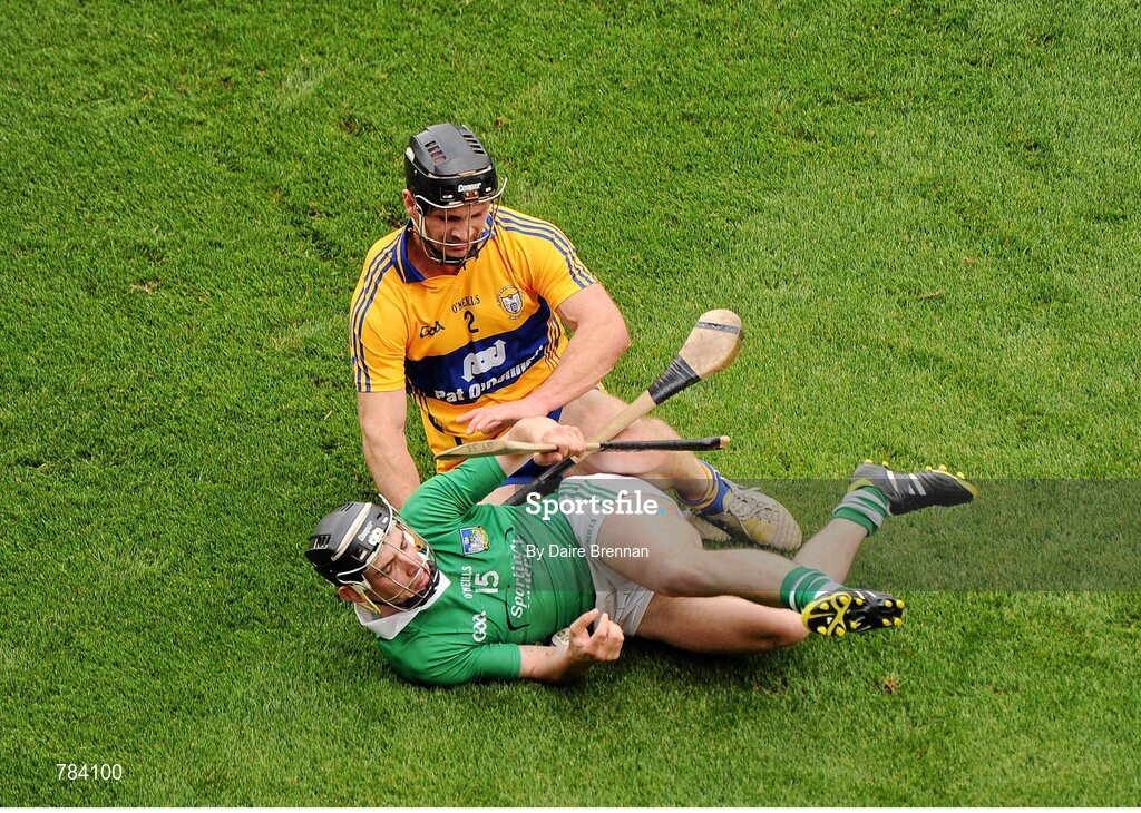 18 August 2013; Seán Tobin, Limerick, in action against Domhnall O'Donovan, Clare. GAA Hurling All-Ireland Senior Championship, Semi-Final, Limerick v Clare, Croke Park, Dublin. Picture credit: Dáire Brennan / SPORTSFILE