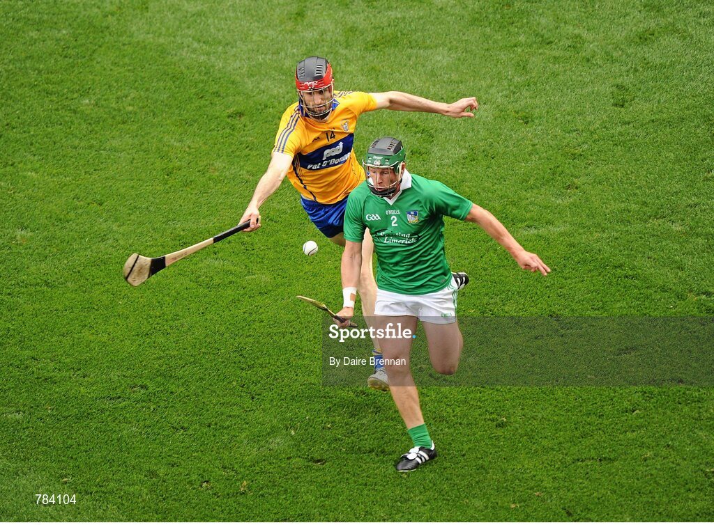 18 August 2013; Stephen Walsh, Limerick, in action against Darach Honan, Clare. GAA Hurling All-Ireland Senior Championship, Semi-Final, Limerick v Clare, Croke Park, Dublin. Picture credit: Dáire Brennan / SPORTSFILE