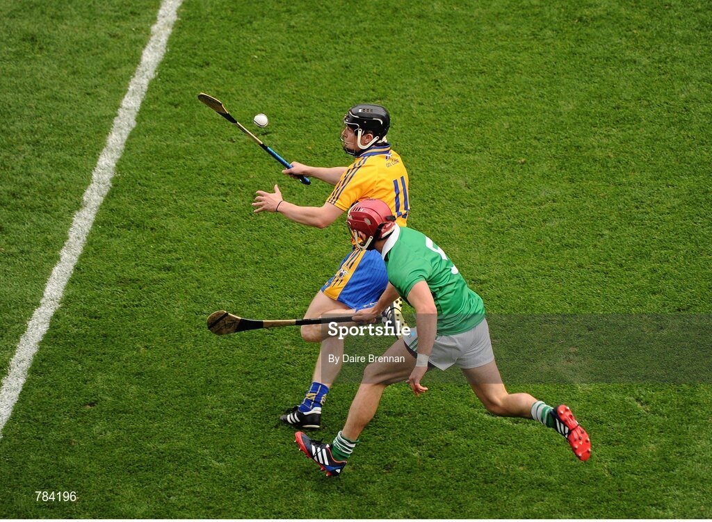 18 August 2013; Tony Kelly, Clare, in action against Paudie O'Brien, Limerick. GAA Hurling All-Ireland Senior Championship, Semi-Final, Limerick v Clare, Croke Park, Dublin. Picture credit: Dáire Brennan / SPORTSFILE