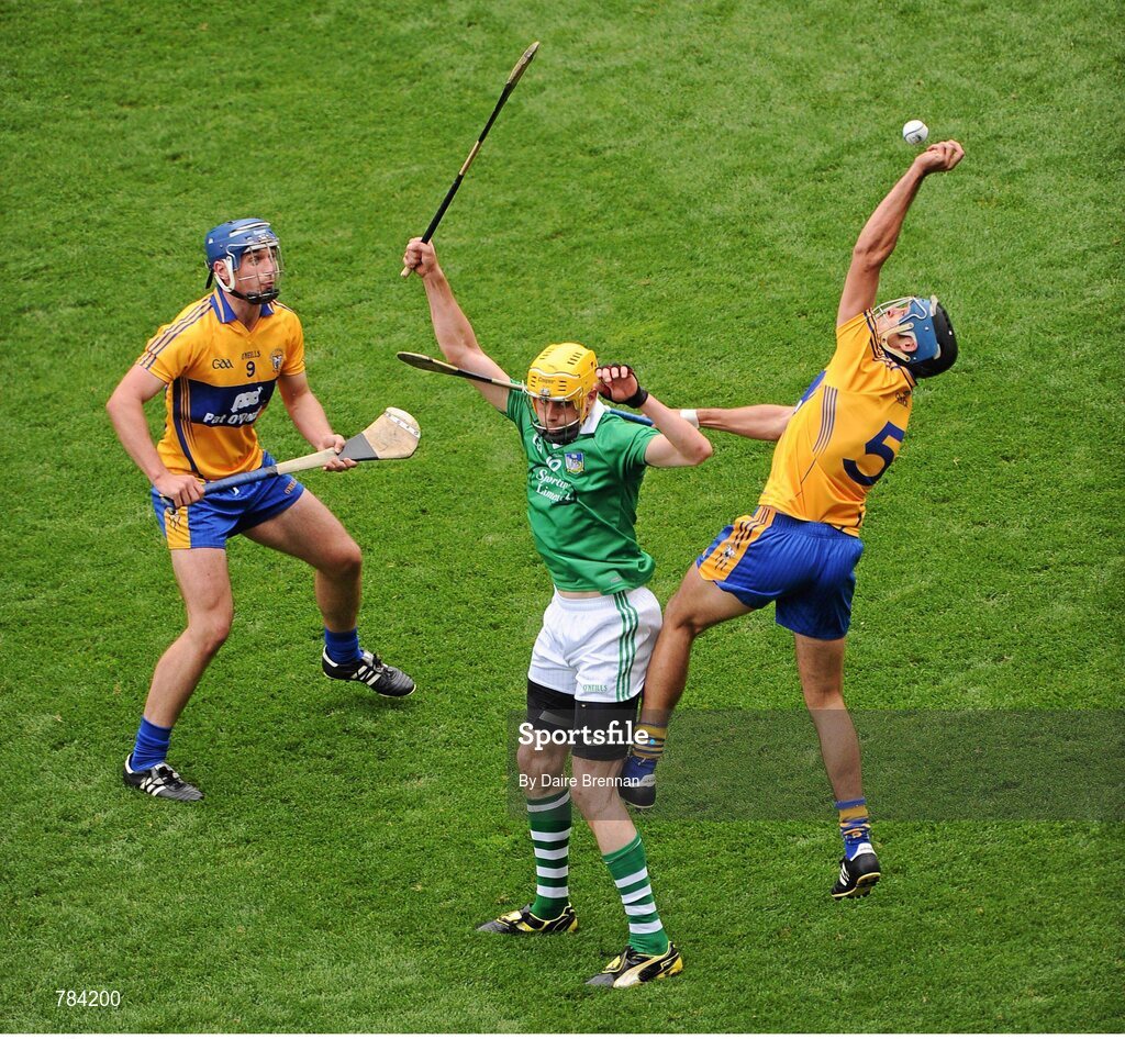 18 August 2013; Brendan Bugler, right, and Conor Ryan, Clare, in action against David Breen, Limerick. GAA Hurling All-Ireland Senior Championship, Semi-Final, Limerick v Clare, Croke Park, Dublin. Picture credit: Dáire Brennan / SPORTSFILE