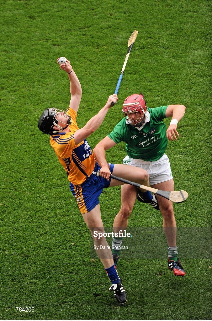 18 August 2013; Tony Kelly, Clare, in action against Paudie O'Brien, Limerick. GAA Hurling All-Ireland Senior Championship, Semi-Final, Limerick v Clare, Croke Park, Dublin. Picture credit: Dáire Brennan / SPORTSFILE