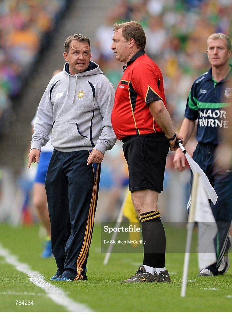 18 August 2013; Clare manager Davy Fitzgerald with lineman Michael Wadding. GAA Hurling All-Ireland Senior Championship, Semi-Final, Limerick v Clare, Croke Park, Dublin. Picture credit: Stephen McCarthy / SPORTSFILE
