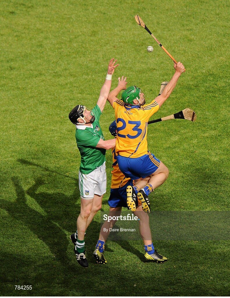18 August 2013; Fergal Lynch, right, and Pádraic Collins, Clare, in action against Wayne McNamara, Limerick. GAA Hurling All-Ireland Senior Championship, Semi-Final, Limerick v Clare, Croke Park, Dublin. Picture credit: Dáire Brennan / SPORTSFILE