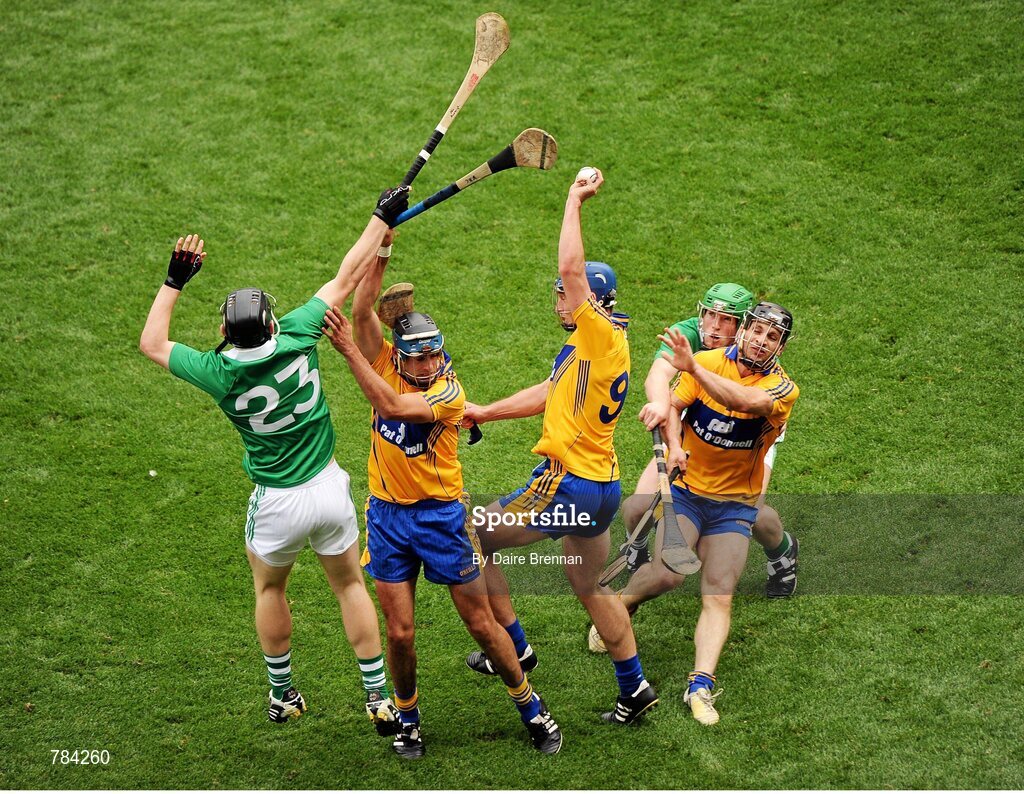 18 August 2013; Conor Ryan, Clare, catches the ball, with team-mates, Brendan Bugler, left, and Domhnall O'Donovan, in action against Kevin Downes, left, and Declan Hannon, Limerick. GAA Hurling All-Ireland Senior Championship, Semi-Final, Limerick v Clare, Croke Park, Dublin. Picture credit: Dáire Brennan / SPORTSFILE