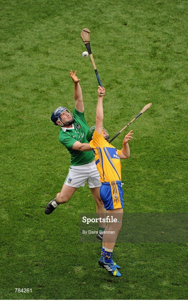 18 August 2013; Cathal McInerney, Clare, in action against Richie McCarthy, Limerick. GAA Hurling All-Ireland Senior Championship, Semi-Final, Limerick v Clare, Croke Park, Dublin. Picture credit: Dáire Brennan / SPORTSFILE