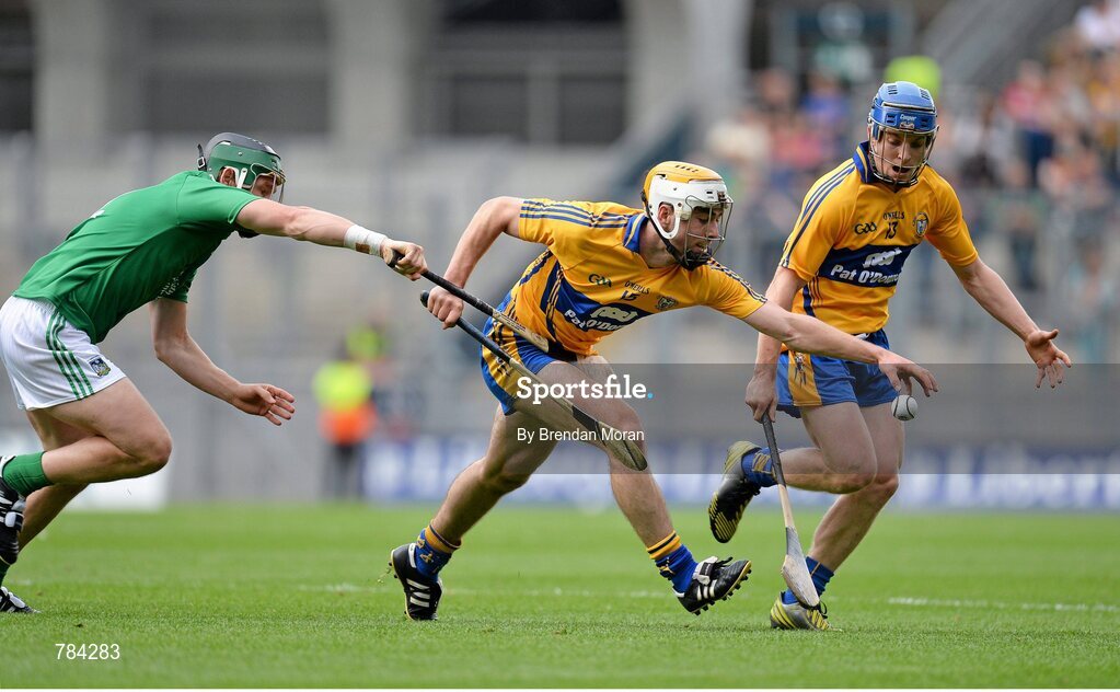 18 August 2013; Conor McGrath, Clare, reaches for the sliothar ahead of Stephen Walsh, Limerick. GAA Hurling All-Ireland Senior Championship, Semi-Final, Limerick v Clare, Croke Park, Dublin. Picture credit: Brendan Moran / SPORTSFILE