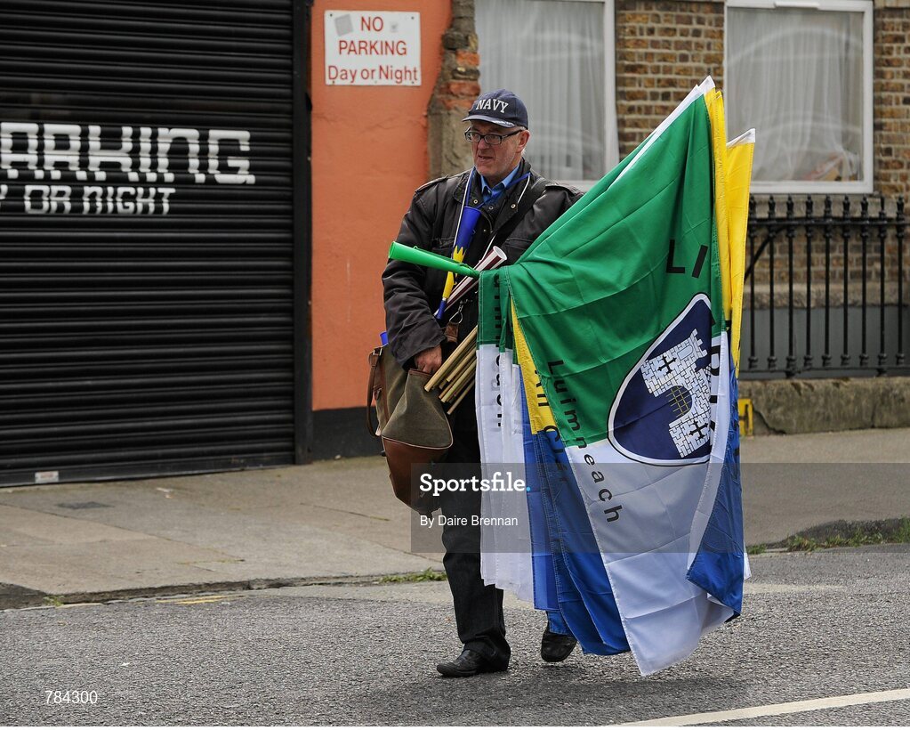 18 August 2013; A flag vendor on Fitzgibbon Street. GAA Hurling All-Ireland Senior Championship, Semi-Final, Limerick v Clare, Croke Park, Dublin. Picture credit: Dáire Brennan / SPORTSFILE