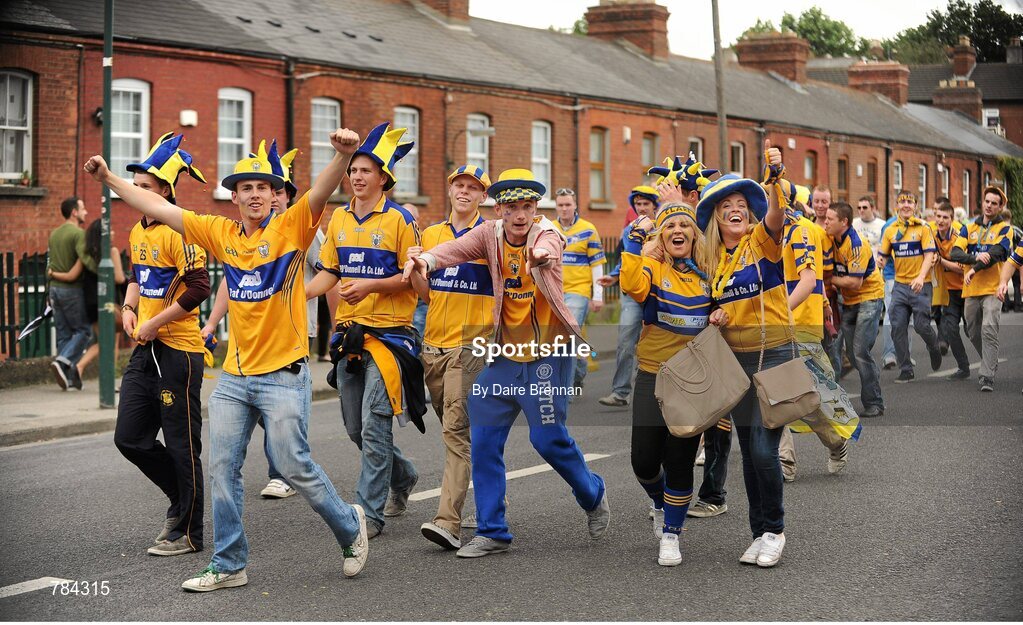 18 August 2013; Clare supporters make their way along Jones's Road before the game. GAA Hurling All-Ireland Senior Championship, Semi-Final, Limerick v Clare, Croke Park, Dublin. Picture credit: Dáire Brennan / SPORTSFILE